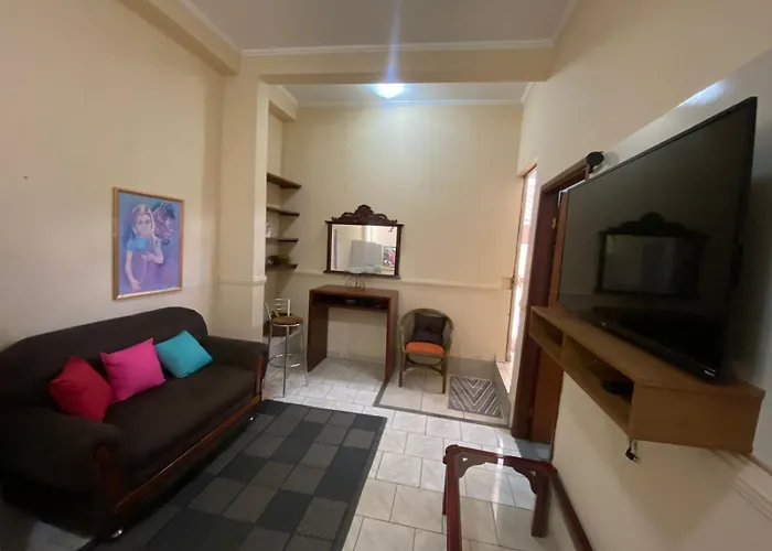 Casa Pequena, Confortavel E Bem Localizada